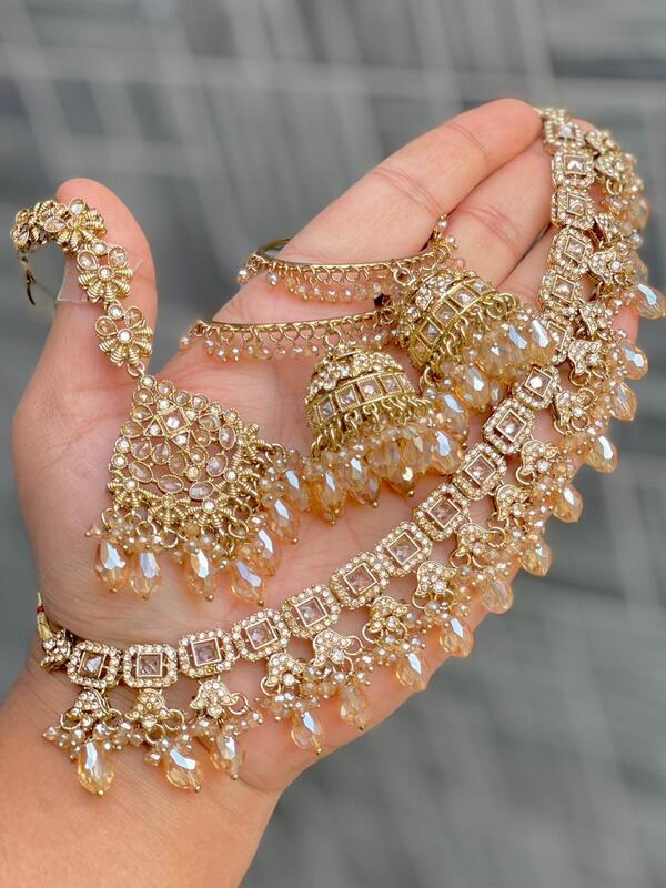 Reverse Ad Chokker And Necklaces